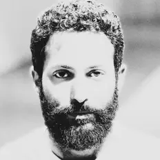 Hör dir Gil Shapira an, schau dir Musikvideos an, lies die Biografie, finde Tourdaten und mehr!