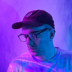 聆聽 Dr. Deimos、觀看音樂影片、閱讀小傳、查看巡演日期等！