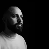 undefined을(를) 듣고, 뮤직 비디오를 보고, 약력을 읽고, 투어 일정 등을 확인하세요!