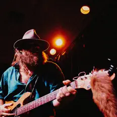 收听 Lightnin Jack、观看音乐视频、阅读小传、查看巡演日期等 ！