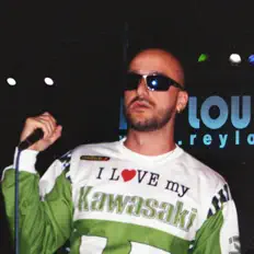 Luister naar Disson, bekijk muziekvideo's, lees de bio, bekijk de tourdata, en meer!