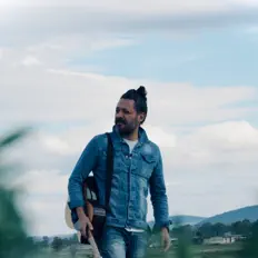 Escucha a Gio Landaverde, mira vídeos musicales, lee la biografía, consulta fechas de giras y mucho más.