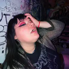 Poslechněte si interpreta Kat Kalling, sledujte hudební videa, přečtěte si životopis, podívejte se na data turné a další informace.