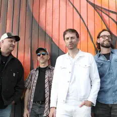 Massy Fergusonを聴いたり、ミュージックビデオを鑑賞したり、経歴やツアー日程などを確認したりしましょう！