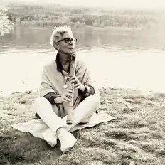 Silvia Blaser सुनें, म्यूज़िक वीडियो देखें, बायो पढ़ें, दौरे की तारीखें और बहुत कुछ देखें!