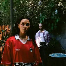 聆聽 No Swoon、觀看音樂影片、閱讀小傳、查看巡演日期等！