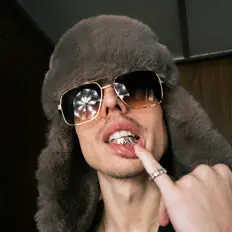 Posłuchaj wykonawcy Isla Ghetto, obejrzyj teledyski, przeczytaj biografię, zobacz daty tras koncertowych i nie tylko!