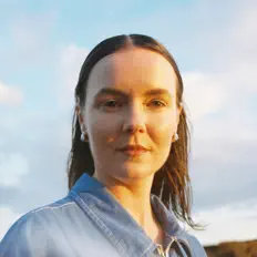 聆聽 Laura Duff、觀看音樂影片、閱讀小傳、查看巡演日期等！