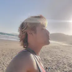 Escucha a Anfernée, mira videos musicales, lee su biografía, consulta las fechas de las gira y más.