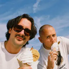 聆聽 Frankie Stew and Harvey Gunn、觀看音樂影片、閱讀小傳、查看巡演日期等！