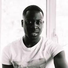 Escucha a Christavie, mira videos musicales, lee su biografía, consulta las fechas de las gira y más.