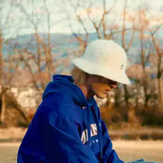 Poslechněte si interpreta SASONLY, sledujte hudební videa, přečtěte si životopis, podívejte se na data turné a další informace.