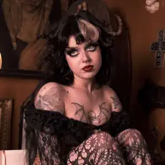 Dengarkan Caroline Carr, tonton video musik, baca bio, lihat tanggal tur & lainnya!