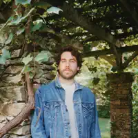 Ouve undefined, vê vídeos de música, lê a biografia, vê as datas da digressão e muito mais!
