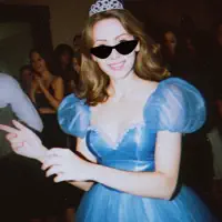 Ouça undefined, assista a videoclipes, leia a biografia, veja as datas das turnês e mais!