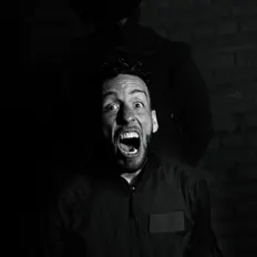 聆聽 Stoic Suffering、觀看音樂影片、閱讀小傳、查看巡演日期等！