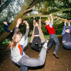 Poslechněte si interpreta Ain't, sledujte hudební videa, přečtěte si životopis, podívejte se na data turné a další informace.