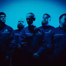 Poslechněte si interpreta Luna Falling, sledujte hudební videa, přečtěte si životopis, podívejte se na data turné a další informace.