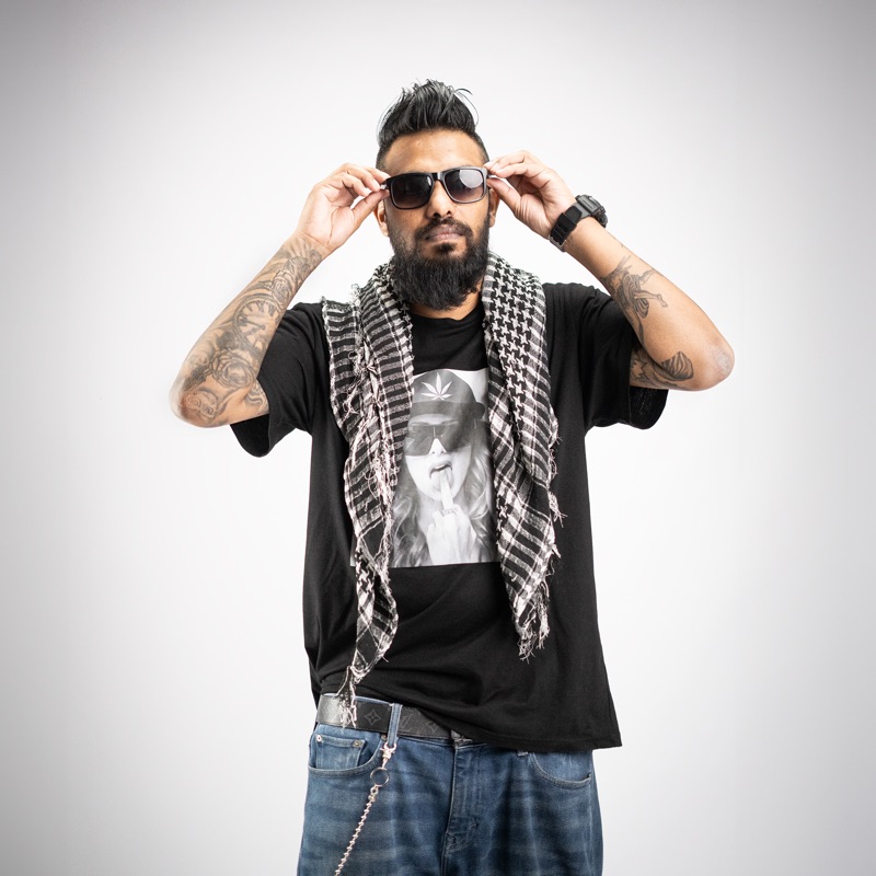 Song - Ahimi (feat. OOSeven, Zany Inzane & Uzi Senadeera) - Ayeshmantha