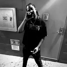 收听 10KJoa、观看音乐视频、阅读小传、查看巡演日期等 ！