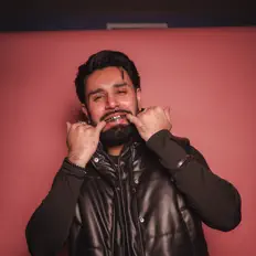 收听 romeo、观看音乐视频、阅读小传、查看巡演日期等 ！