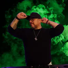 Poslechněte si interpreta Deejay Jj, sledujte hudební videa, přečtěte si životopis, podívejte se na data turné a další informace.