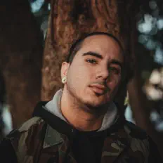 Nomadic을(를) 듣고, 뮤직 비디오를 보고, 약력을 읽고, 투어 일정 등을 확인하세요!