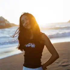 Norzin Chomphelを聴いたり、ミュージックビデオを鑑賞したり、経歴やツアー日程などを確認したりしましょう！