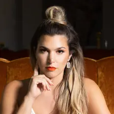 Ascolta Elle Rhodes, guarda video musicali, leggi la biografia, vedi le date del tour & altro!