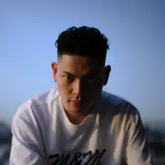 Escucha a PAX, mira videos musicales, lee su biografía, consulta las fechas de las gira y más.