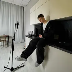 Hör dir RAGECHILD an, schau dir Musikvideos an, lies die Biografie, finde Tourdaten und mehr!