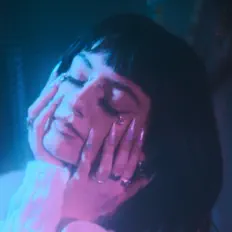 Écoutez BELLI, regardez des vidéoclips, lisez la biographie, consultez les dates de tournée et plus encore !