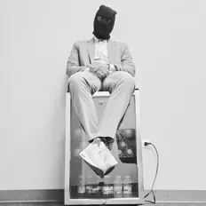 dad dadを聴いたり、ミュージックビデオを鑑賞したり、経歴やツアー日程などを確認したりしましょう！