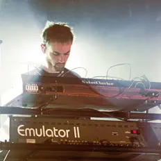 Valmontを聴いたり、ミュージックビデオを鑑賞したり、経歴やツアー日程などを確認したりしましょう！