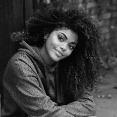 Écoutez ALYAH, regardez des vidéoclips, lisez la biographie, consultez les dates de tournée et plus encore !