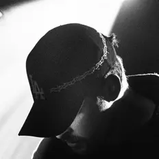 Dengarkan Kalibvr, tonton video musik, baca bio, lihat tanggal tur & lainnya!