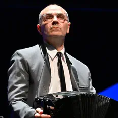 Fabio Hager Sextetoを聴いたり、ミュージックビデオを鑑賞したり、経歴やツアー日程などを確認したりしましょう！