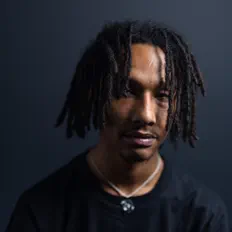 Baka Jakeを聴いたり、ミュージックビデオを鑑賞したり、経歴やツアー日程などを確認したりしましょう！