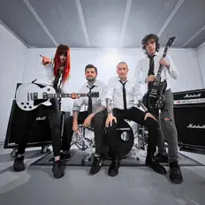 聆聽 OFFBEATS、觀看音樂影片、閱讀小傳、查看巡演日期等！