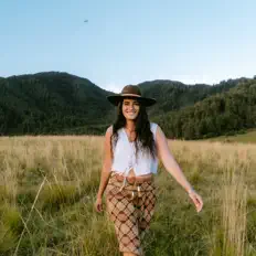 Escucha a Trini Mimessi, mira vídeos musicales, lee la biografía, consulta fechas de giras y mucho más.