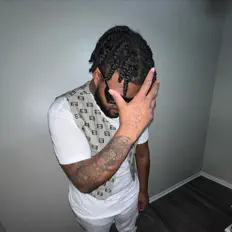 聆聽 Papi Zoo、觀看音樂影片、閱讀小傳、查看巡演日期等！