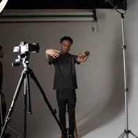 undefined सुनें, म्यूज़िक वीडियो देखें, बायो पढ़ें, दौरे की तारीखें और बहुत कुछ देखें!