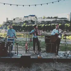 Escucha a Motus, mira vídeos musicales, lee la biografía, consulta fechas de giras y mucho más.