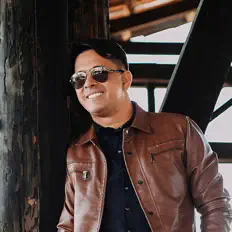 收听 Brandon Echavarria、观看音乐视频、阅读小传、查看巡演日期等 ！
