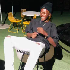 Joy Less Rsaを聴いたり、ミュージックビデオを鑑賞したり、経歴やツアー日程などを確認したりしましょう！