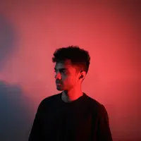 Écoutez undefined, regardez des vidéoclips, lisez la biographie, consultez les dates de tournée et plus encore !