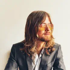 Escucha a Andrew Leahey & The Homestead, mira videos musicales, lee su biografía, consulta las fechas de las gira y más.