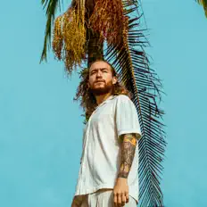 Dengarkan Gzús, tonton video musik, baca bio, lihat tanggal tur & lainnya!