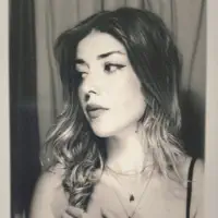 Poslechněte si interpreta undefined, sledujte hudební videa, přečtěte si životopis, podívejte se na data turné a další informace.