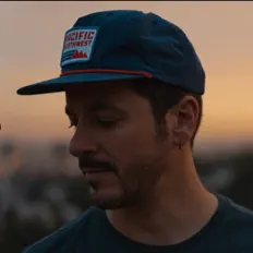 Burrata सुनें, म्यूज़िक वीडियो देखें, बायो पढ़ें, दौरे की तारीखें और बहुत कुछ देखें!